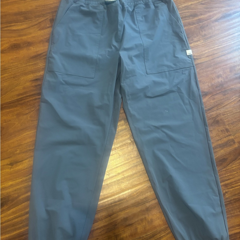 Women's Gray Vuori Joggers L